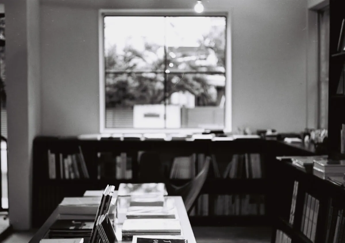 学芸大学のグラフィックデザイン本専門店「BOOK AND SONS」