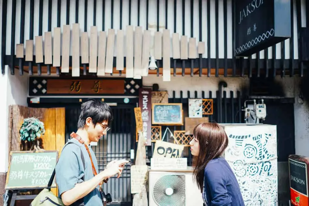 飛騨高山、弱尊の店の前