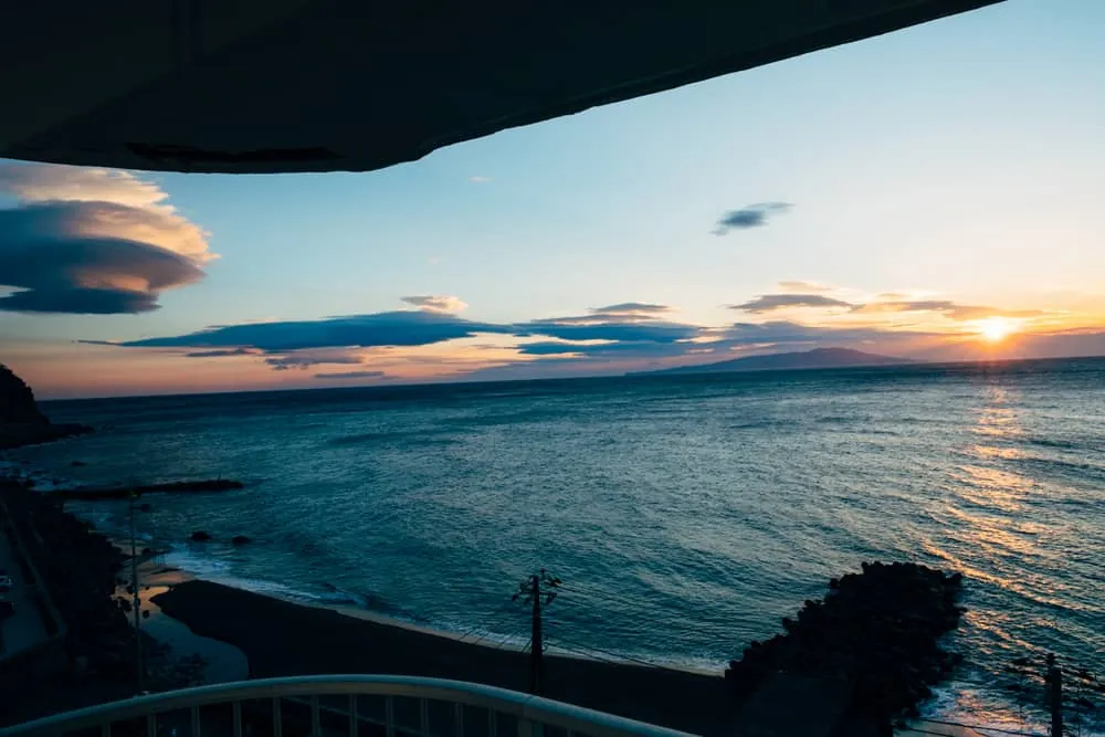 熱川温泉の夜明け