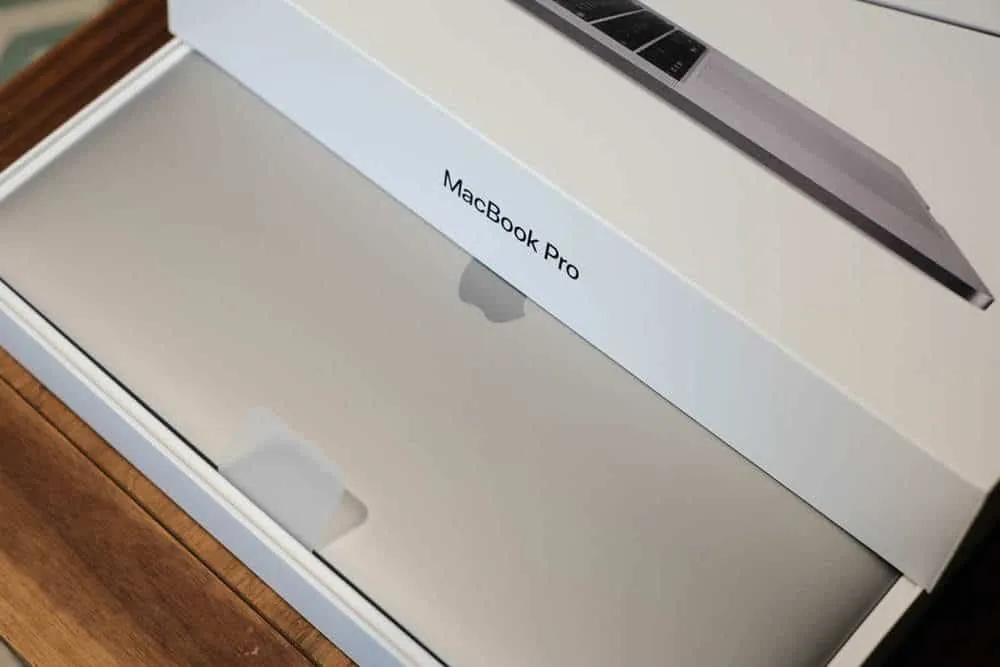 MacBookPro(2018)をお迎えしました。