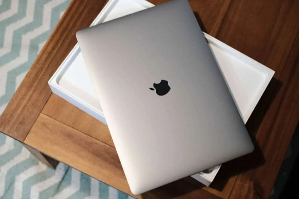 MacBookPro(2018)をお迎えしました。