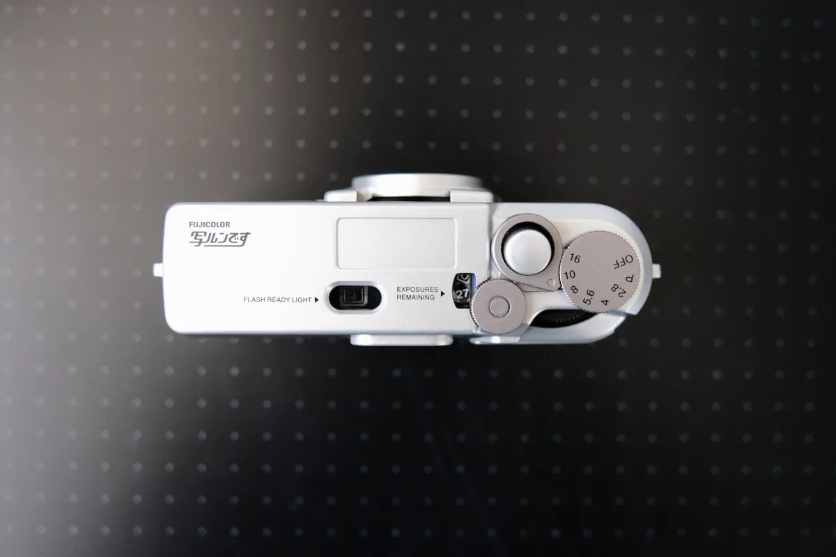 「写ルンです」専用ハードカバーがシルバーもブラックもどっちもかわいい