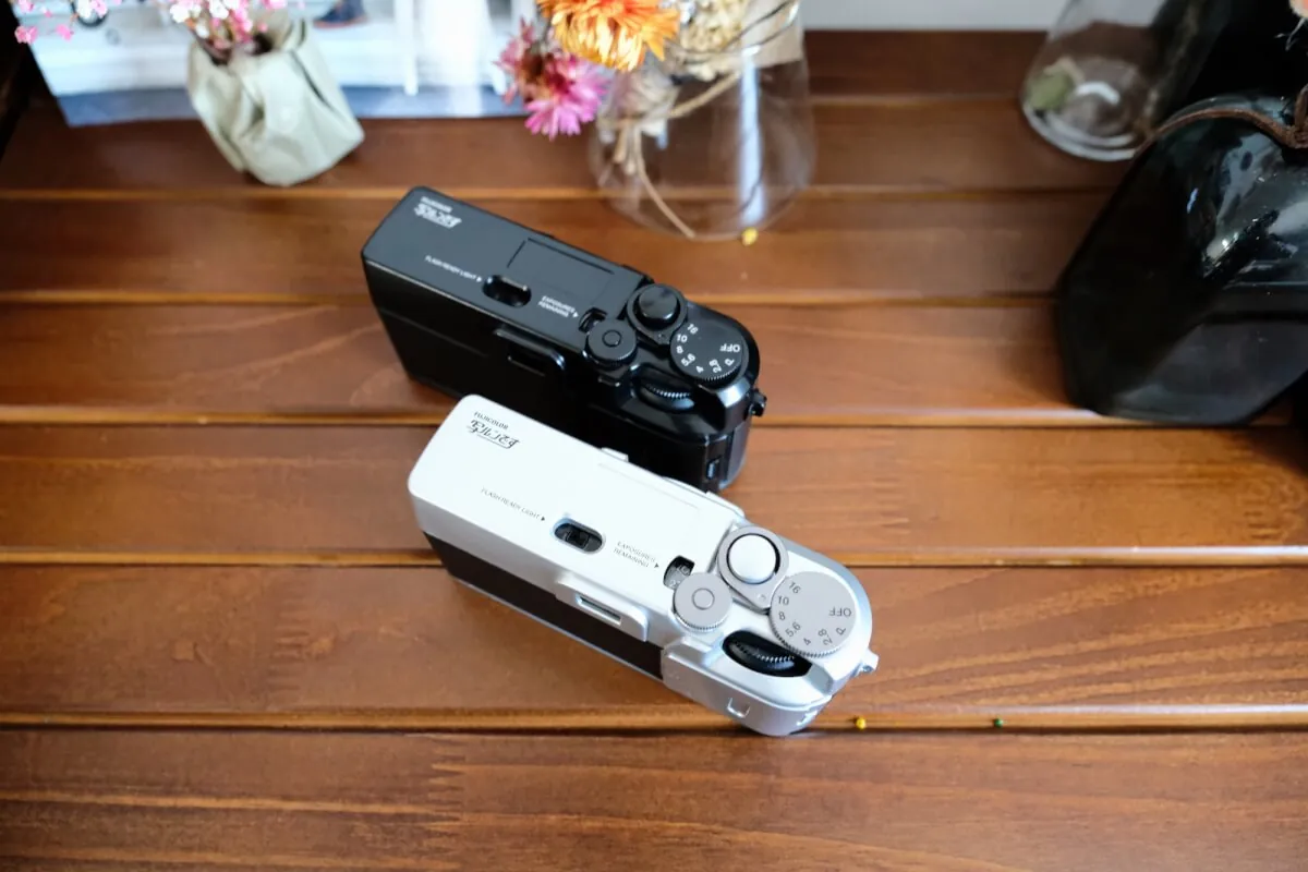 「写ルンです」専用ハードカバーがシルバーもブラックもどっちもかわいい