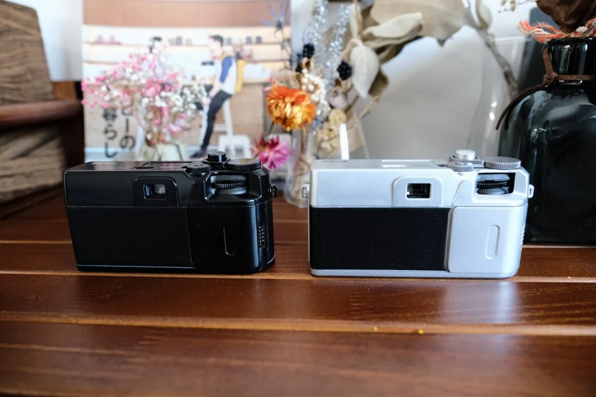 「写ルンです」専用ハードカバーがシルバーもブラックもどっちもかわいい