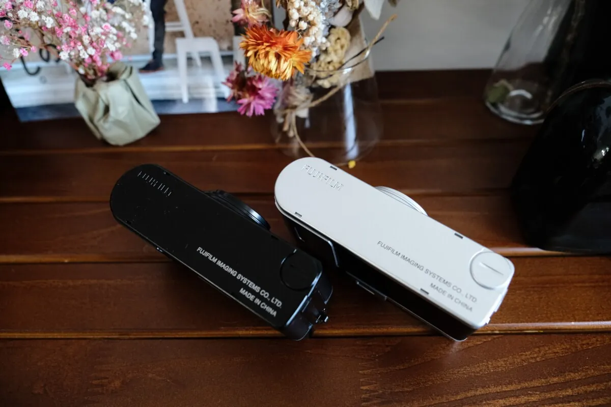 「写ルンです」専用ハードカバーがシルバーもブラックもどっちもかわいい