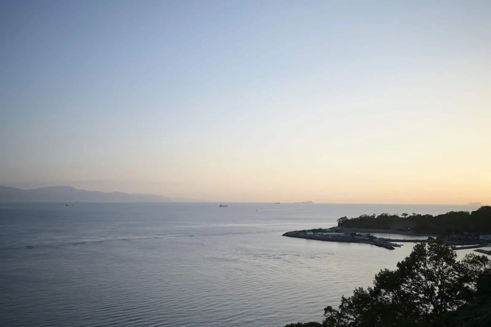 【Vol.2】瀬戸内海、愛媛県の興居島の海と空。