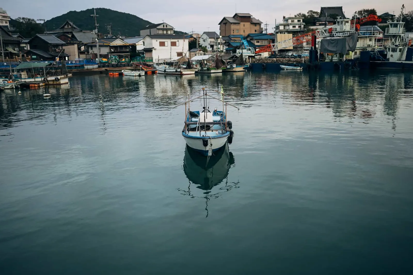 Nikon Z 6とZ 35mm/F1.8で秋の鞆の浦の街並みとか