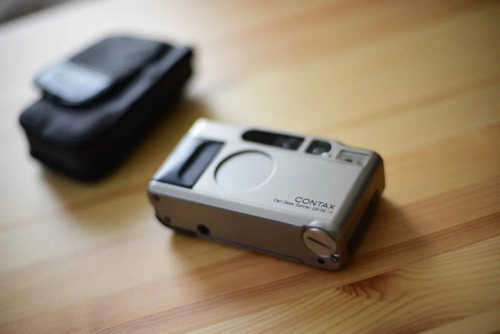 高級コンパクトフィルムカメラCONTAX T2を買いました。