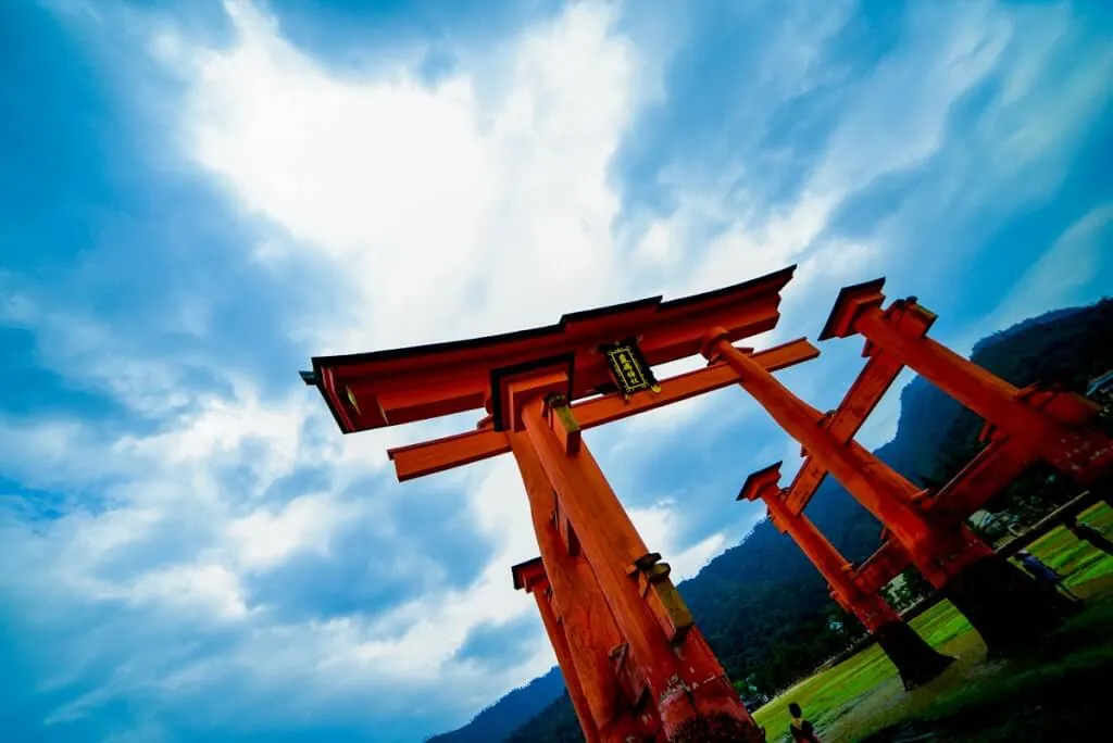 カラーで厳島神社