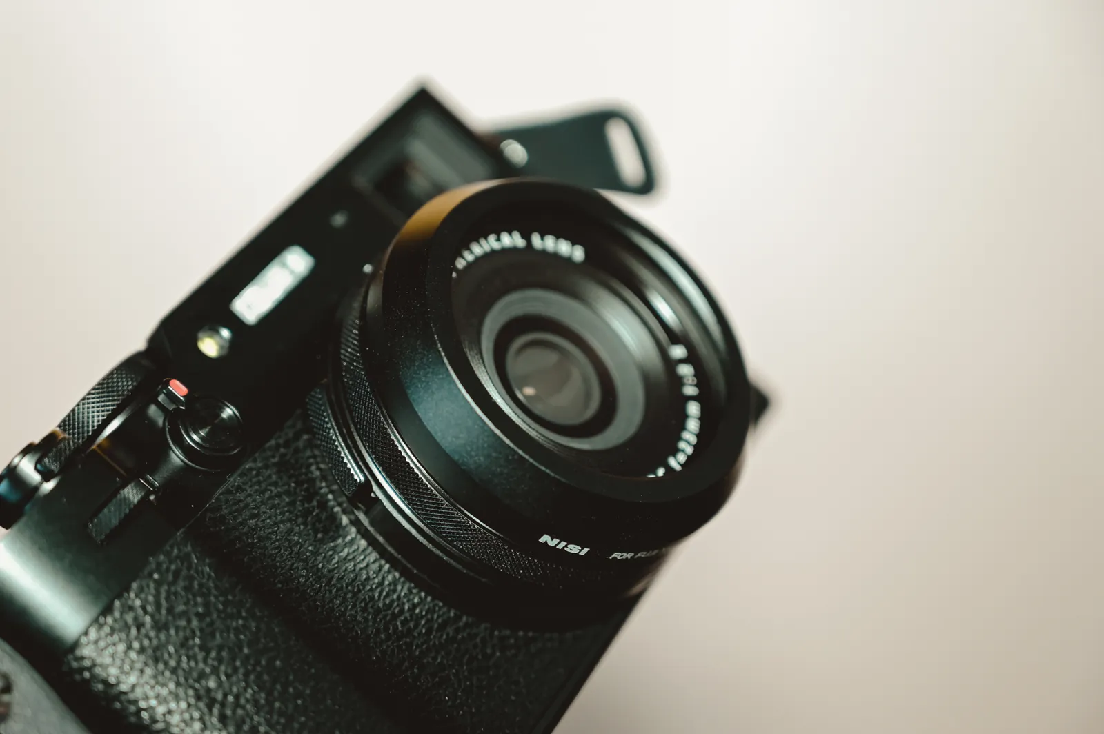 FUJIFILM X100VにNiSi UHD UVフィルターを装着した