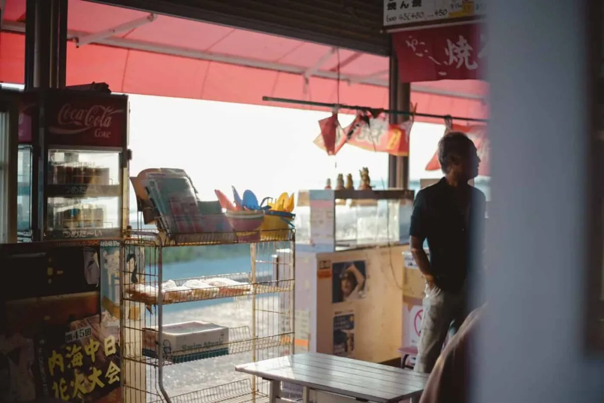 海で語り合ったり、色恋沙汰したり、酒片手にはしゃぎたい人生だった