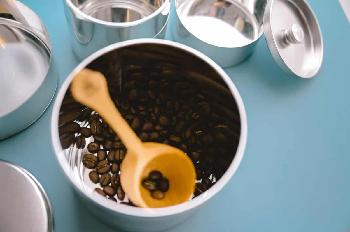 珈琲豆の保存にSyuRoブリキ丸缶