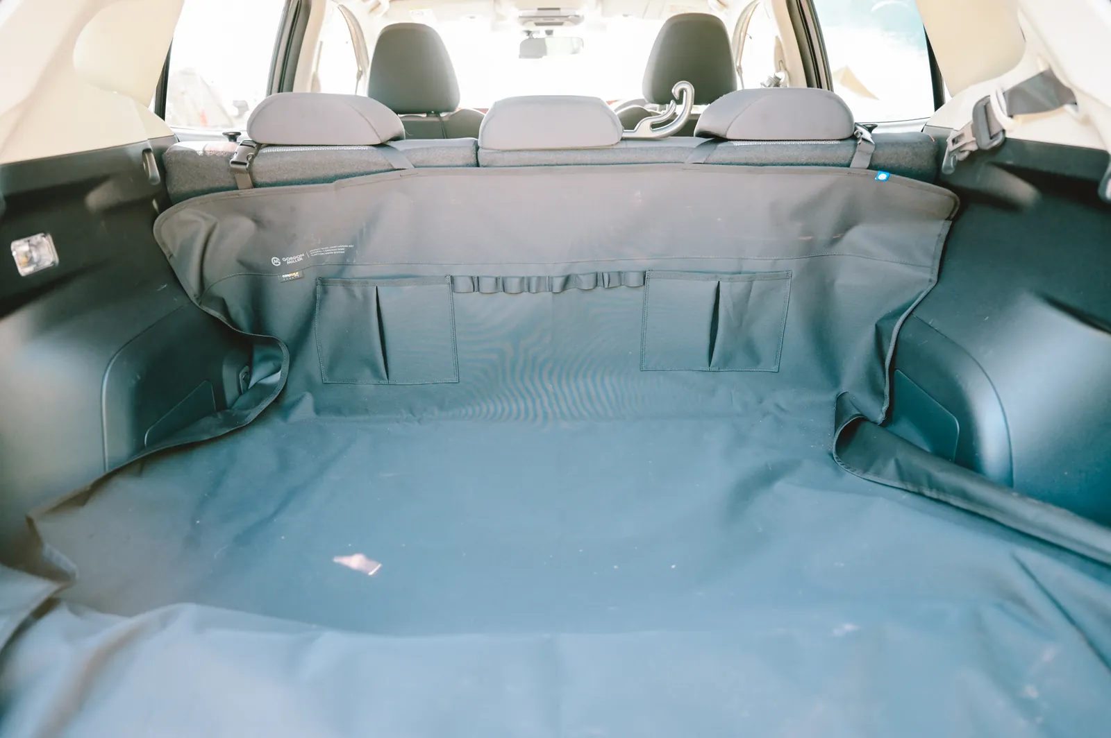 ラゲッジスペースの汚れ防止にGORDON MILLER CORDURA 2WAY LUGGAGE SEAT レビュー