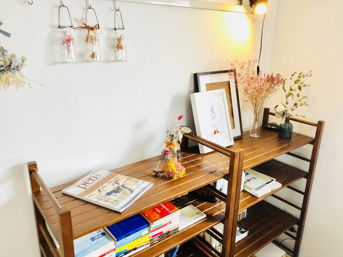 引っ越したので部屋晒しスレっぽくデスク周りや本棚など