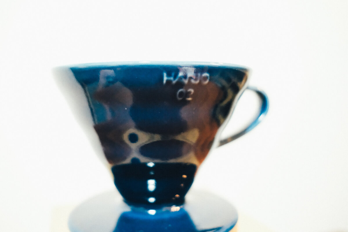 イルカナ×HARIO陶器のコーヒードリッパー「紺青」